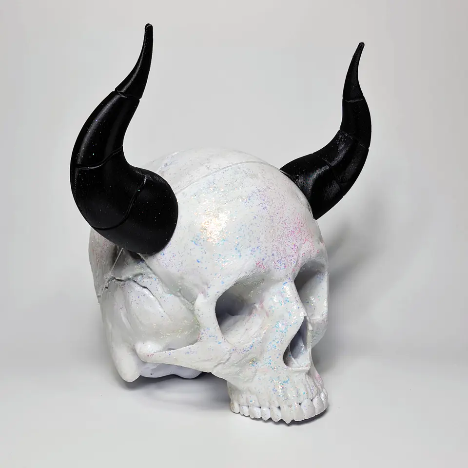 Aura the Guillotine Horns 5
