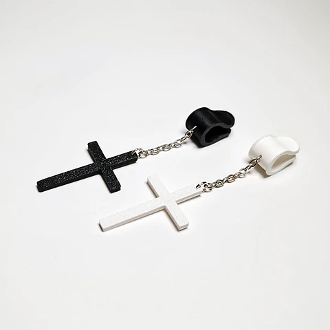 Ear Clip Cruz Colgante