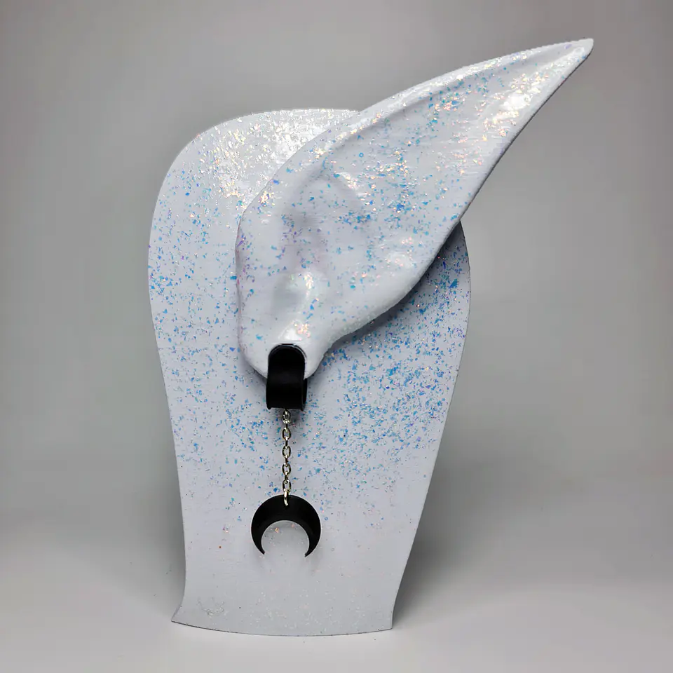 Ear Clip Black Moon 2