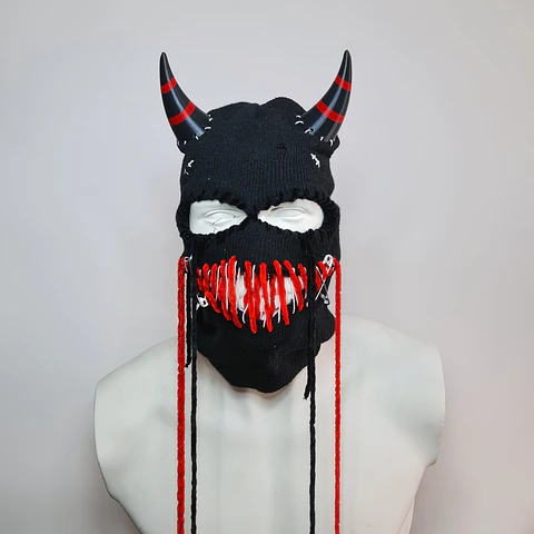 Capucha Demon Stitch Saggi