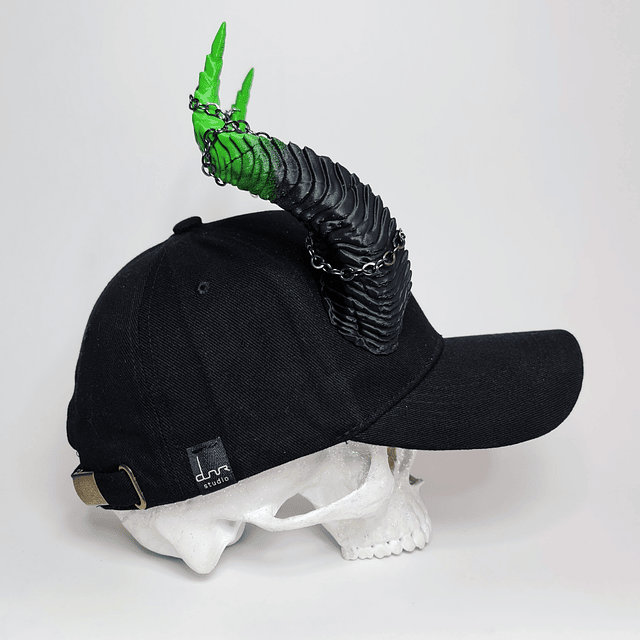 Draco Gorra con Cadenas