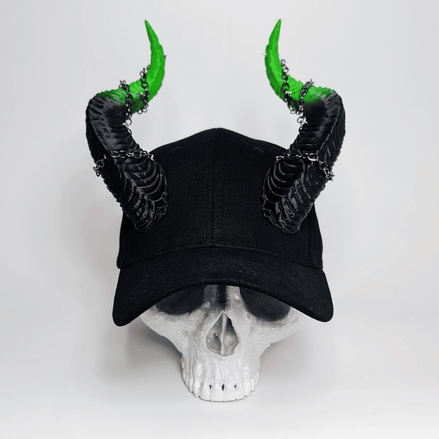 Draco Gorra con Cadenas