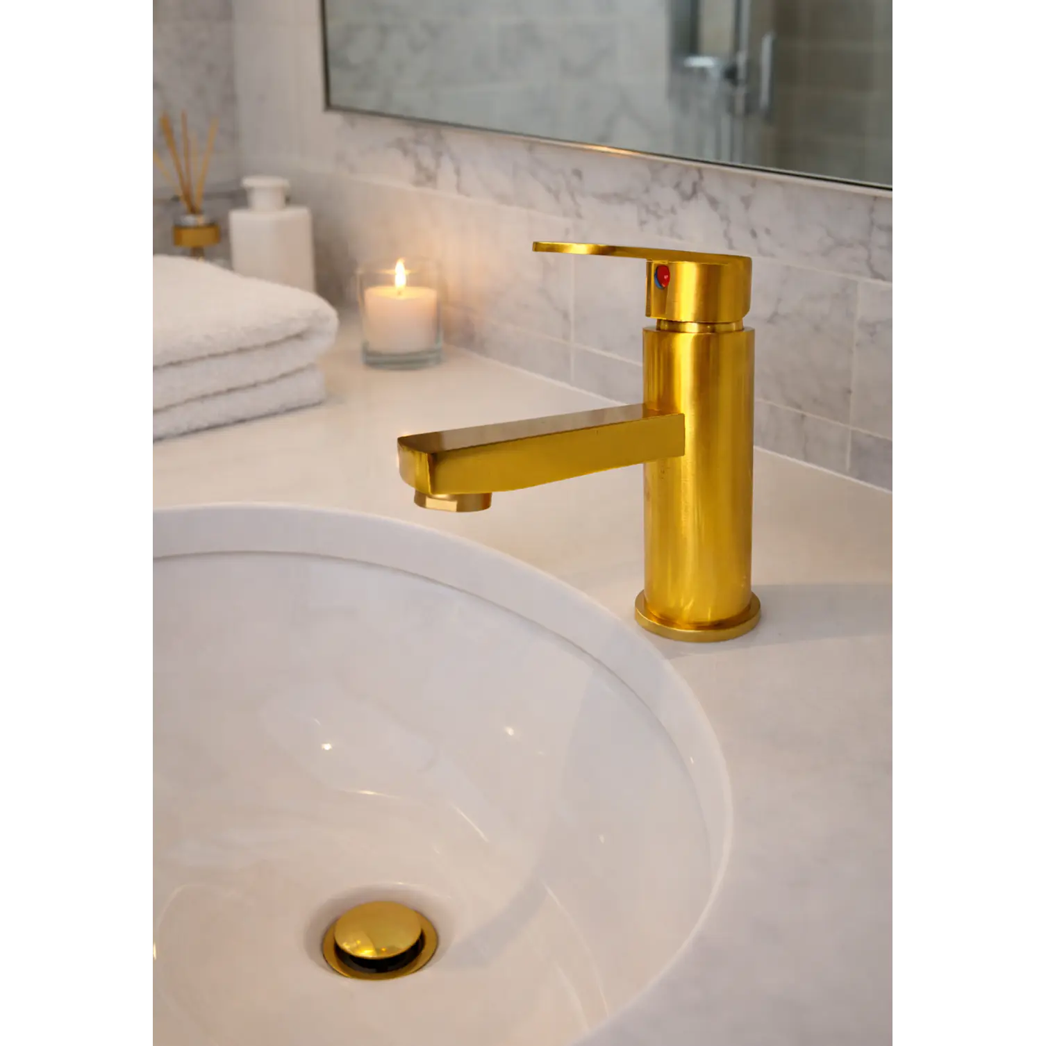 Llave Monomando Para Lavamanos Dorado  3