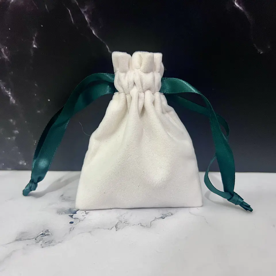 Bolsa de Terciopelo para Regalo de Joyas 1
