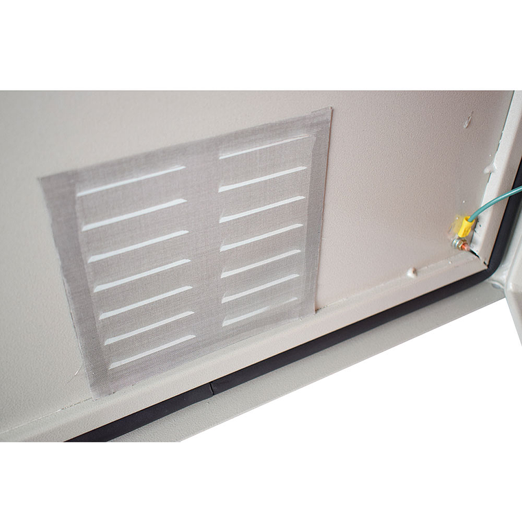 Gabinete Rack de Exteriores para Montaje en Poste de 12U NEMA 3R 7