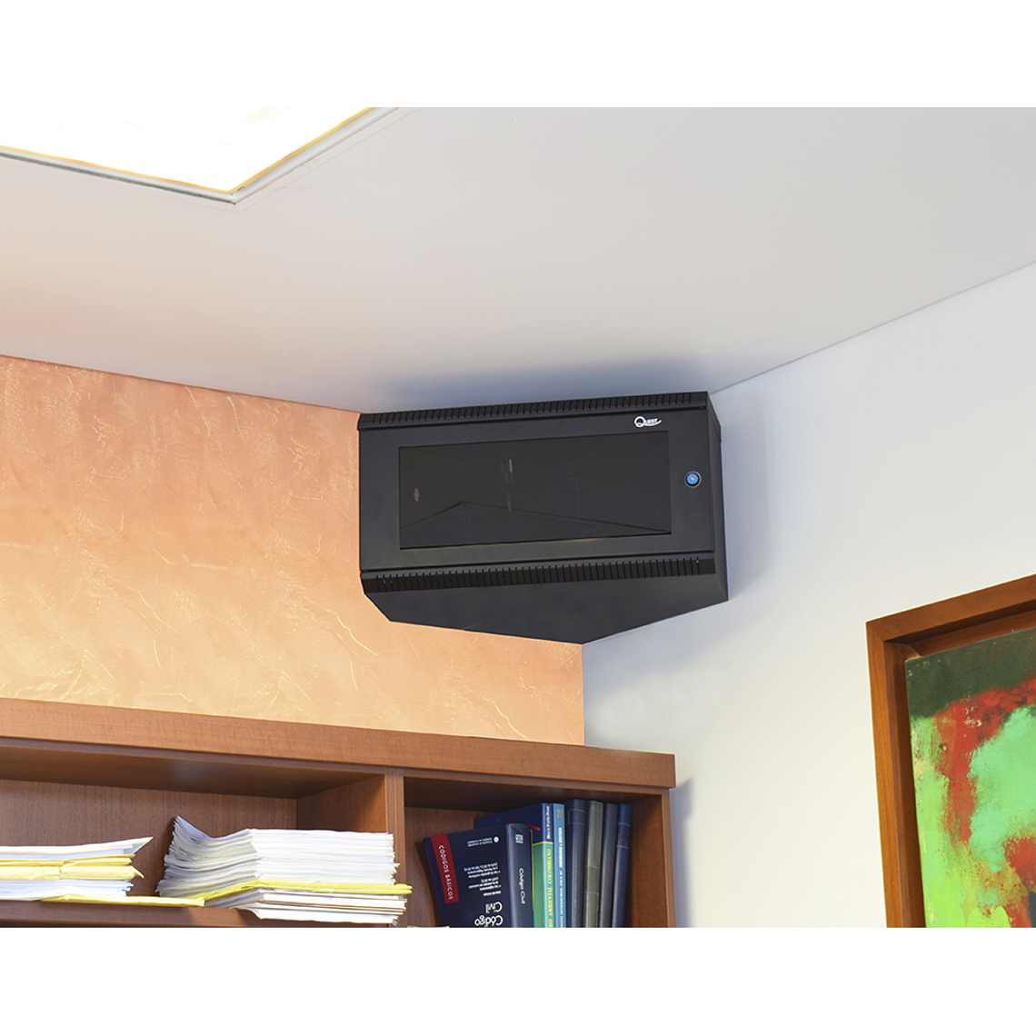 Gabinete Rack de Pared Compacto Triangular de 5U con Puerta en vidrio • Color: Negro  2