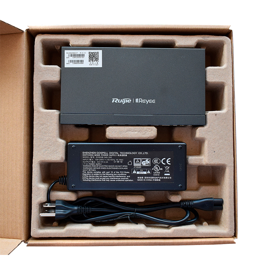 Switch de 8 puertos (PoE/PoE+) 10/100/1000 + 1 puerto 10/100/1000 Base T 3