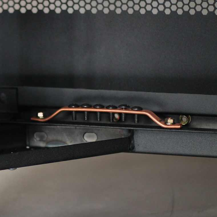 Gabinetes de Piso 42U | Ancho: 610 mm • Fondo: 1,066 mm 9