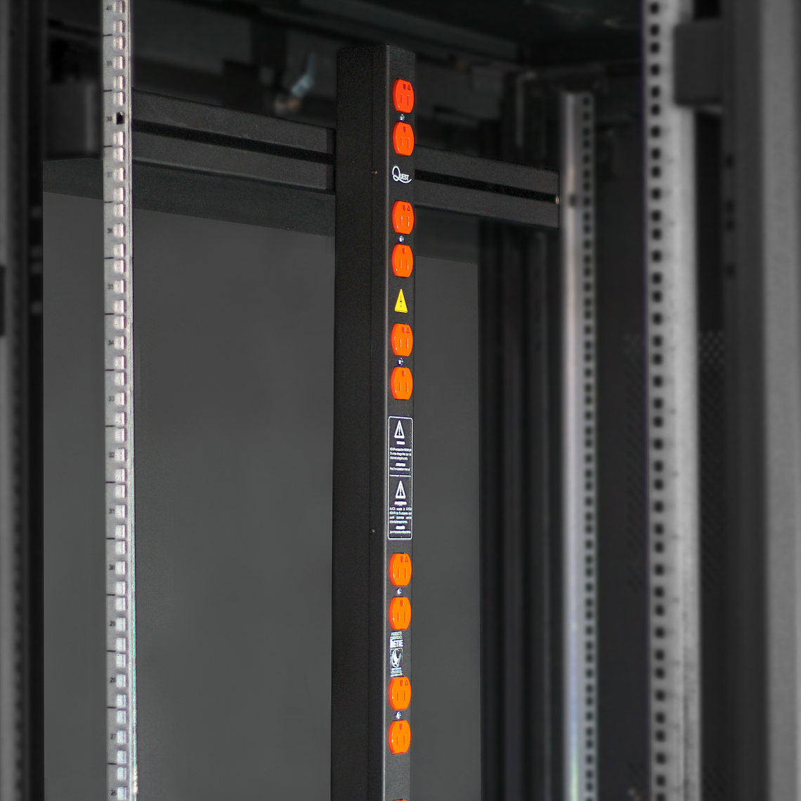 Multitoma Vertical de 16 entradas NEMA 5-15R Polo aislado a tierra 3