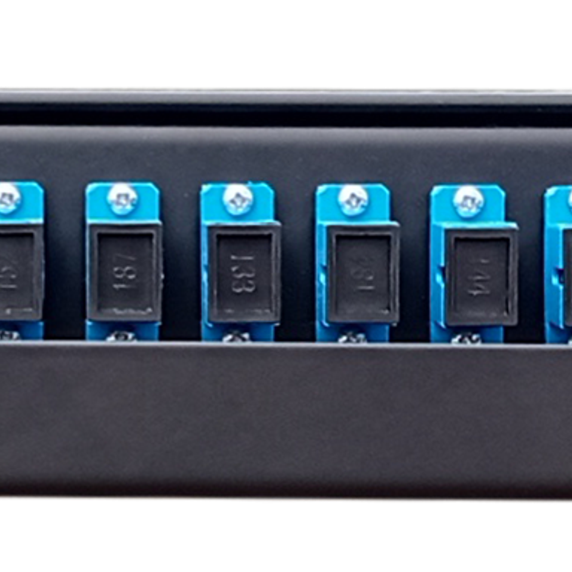 ODF de extracción frontal con 24 adaptadores SC/UPC simplex y 24 pigtails simplex monomodo 4