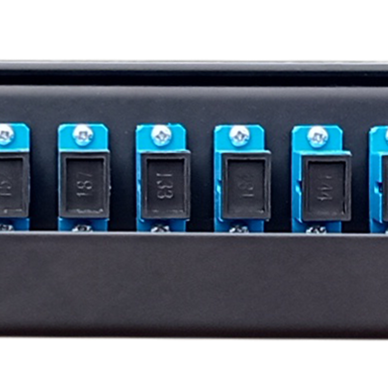 ODF de extracción frontal con 24 adaptadores SC/UPC simplex y 24 pigtails simplex monomodo 4