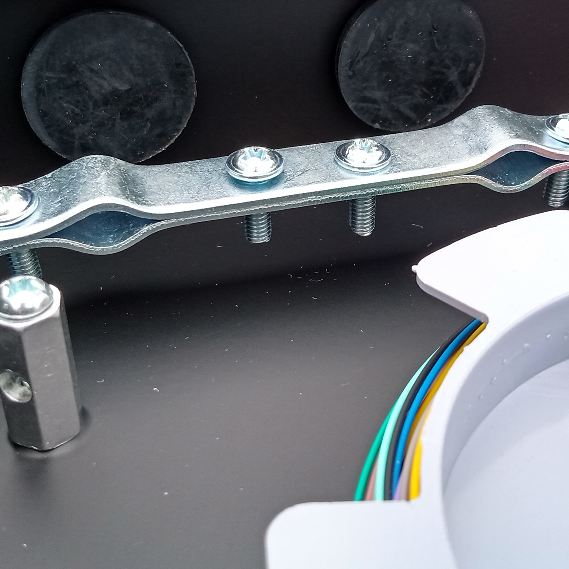 ODF de extracción frontal con 24 adaptadores SC/UPC simplex y 24 pigtails simplex monomodo 6