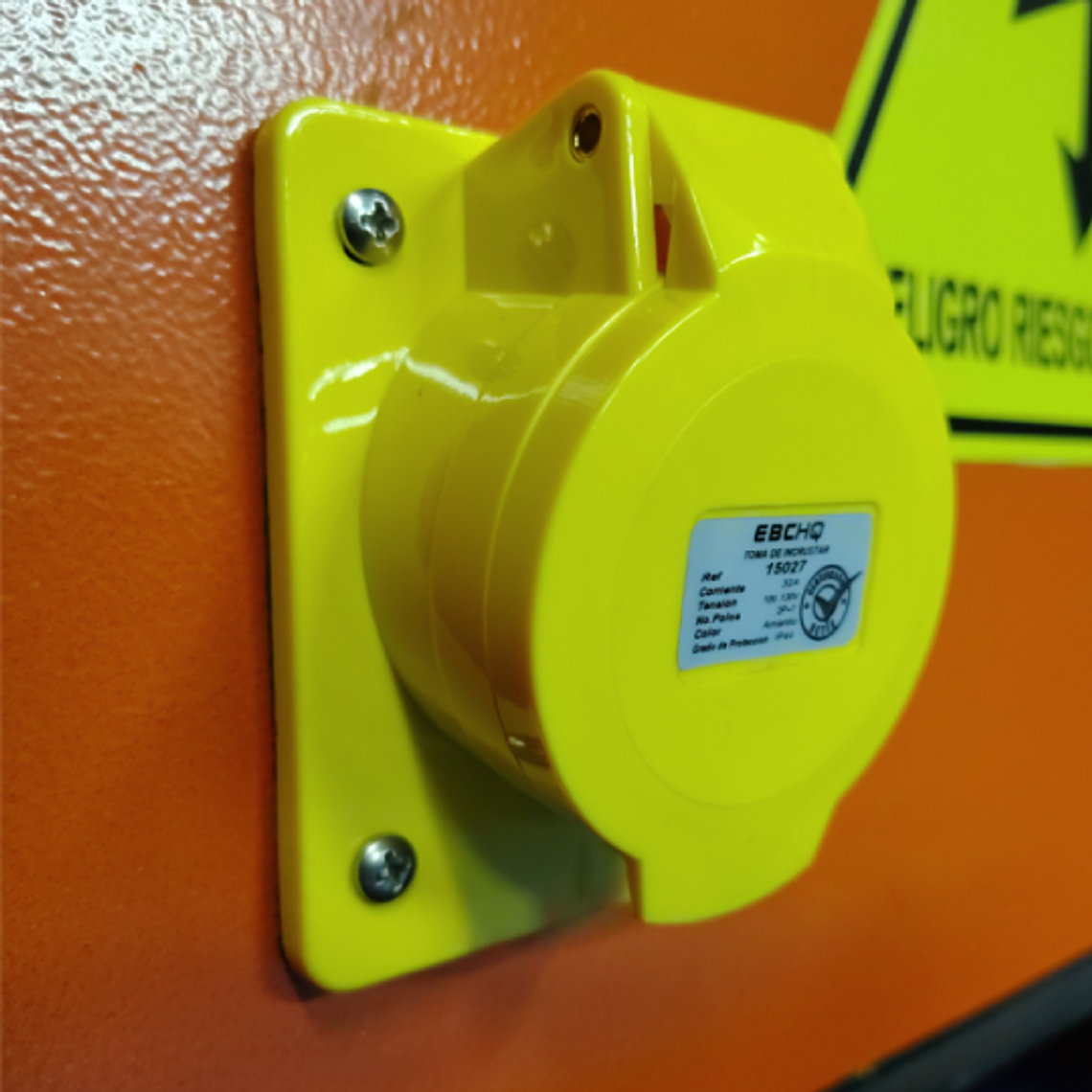 SISTEMA PROFESIONAL DE DISTRIBUCIÓN DE ENERGÍA 12 SALIDAS BIFÁSICAS NEMA 5-20R + 12 SALIDAS MONOFÁSICAS NEMA 5-15R 5