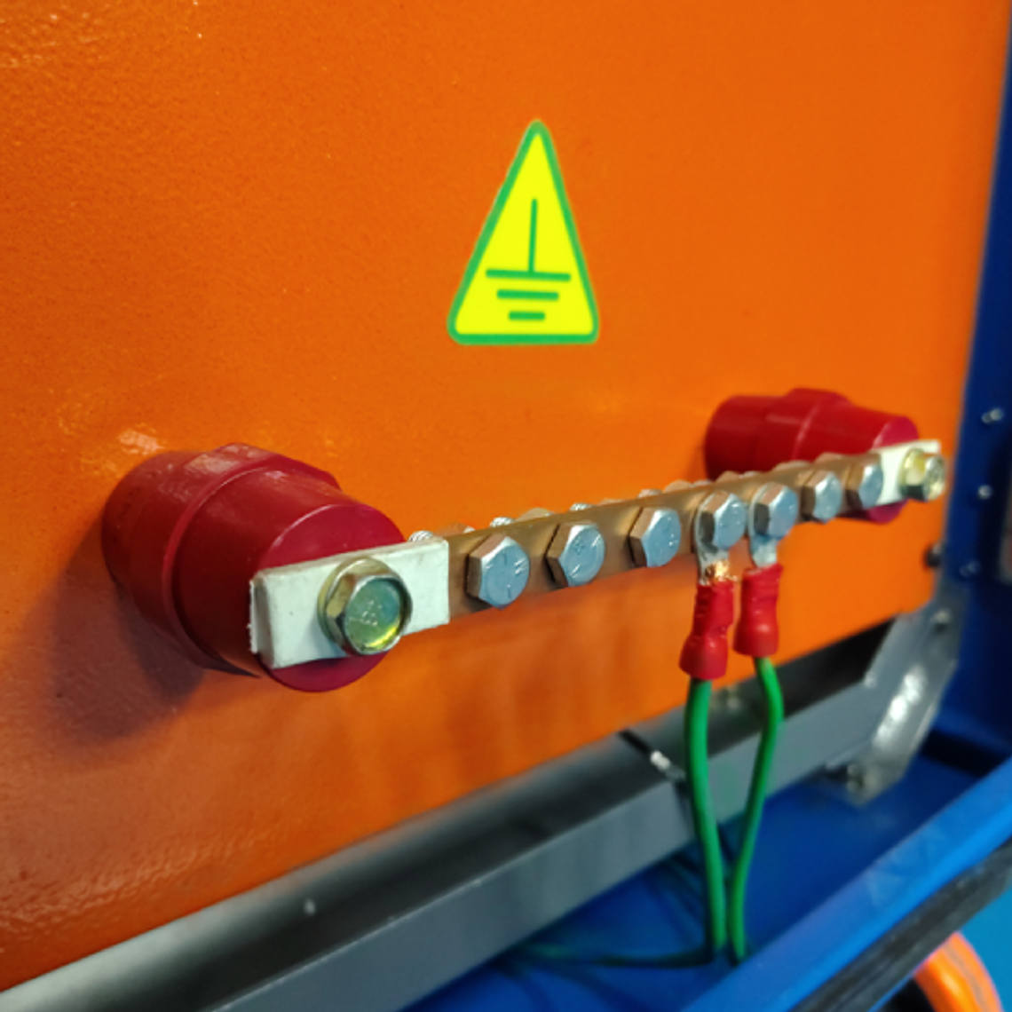 SISTEMA PROFESIONAL DE DISTRIBUCIÓN DE ENERGÍA 12 SALIDAS BIFÁSICAS NEMA 5-20R + 12 SALIDAS MONOFÁSICAS NEMA 5-15R 6