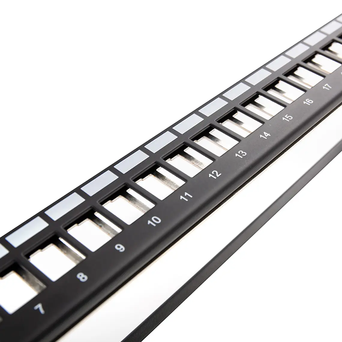 Patch Panel Modular Blindado de 24 Puertos Cat 6A 6