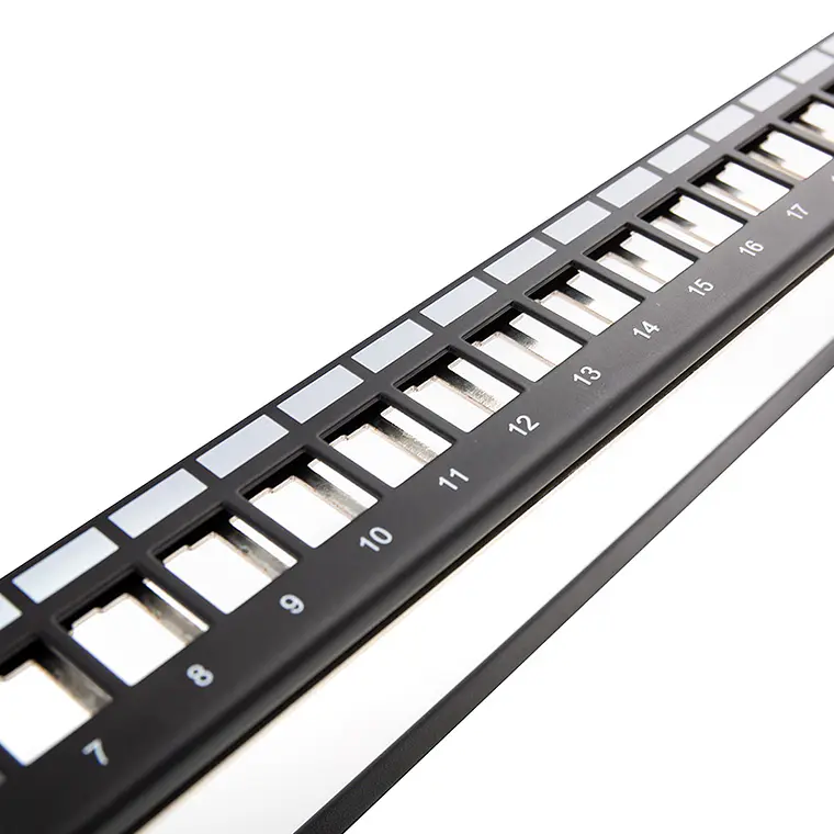 Patch Panel Modular Blindado de 24 Puertos Cat 6A 6