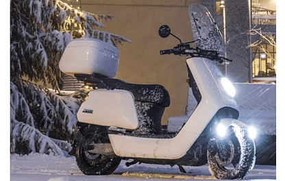 Top 5 accesorios para conducir tu moto eléctrica en invierno