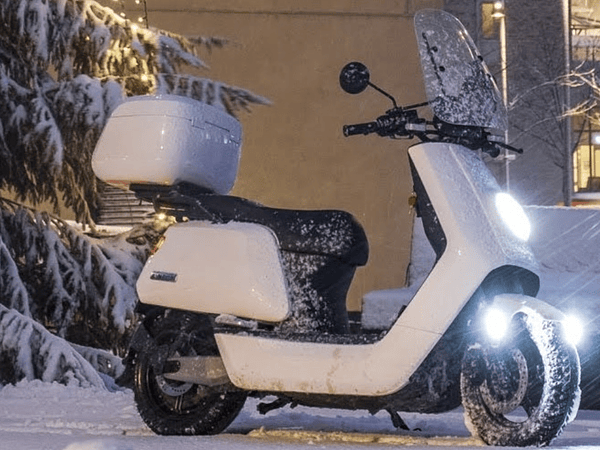 Top 5 accesorios para conducir tu moto eléctrica en invierno
