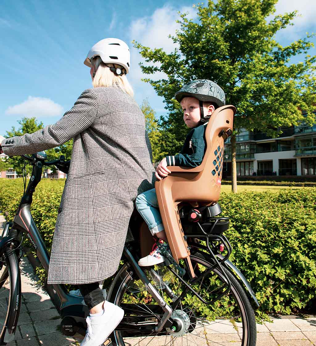 Las 3 formas de llevar al bebé en bicicleta de manera cómoda y segura