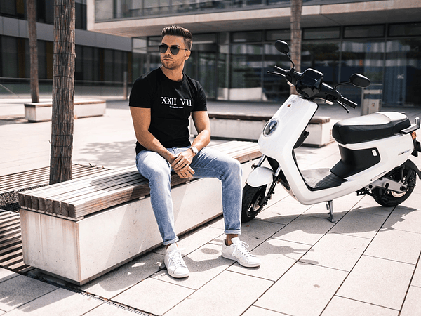 Seguridad y Electromovilidad: Protege tu Viaje con Estilo