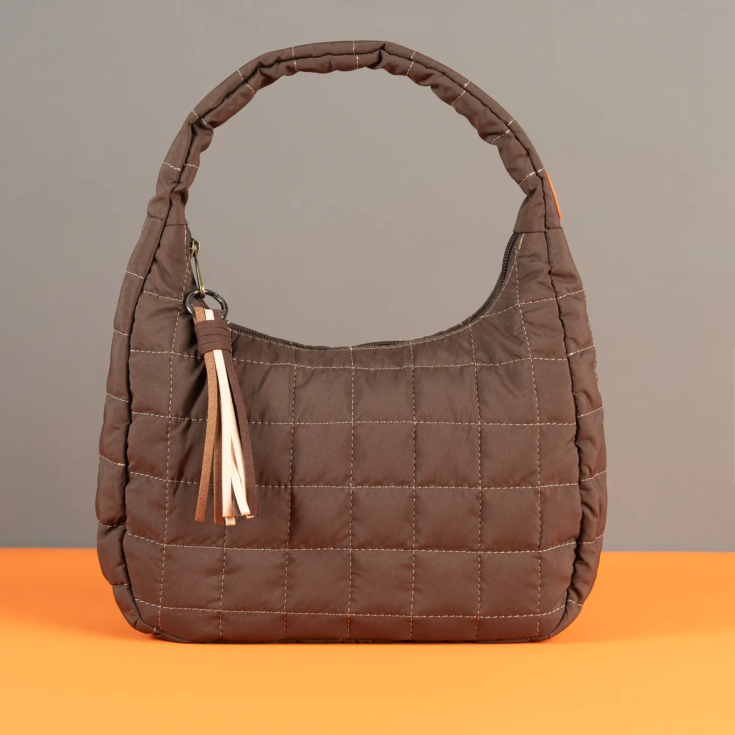 BOLSO HOBE DE HOMBRO M Tela antifluido – chocolate  1