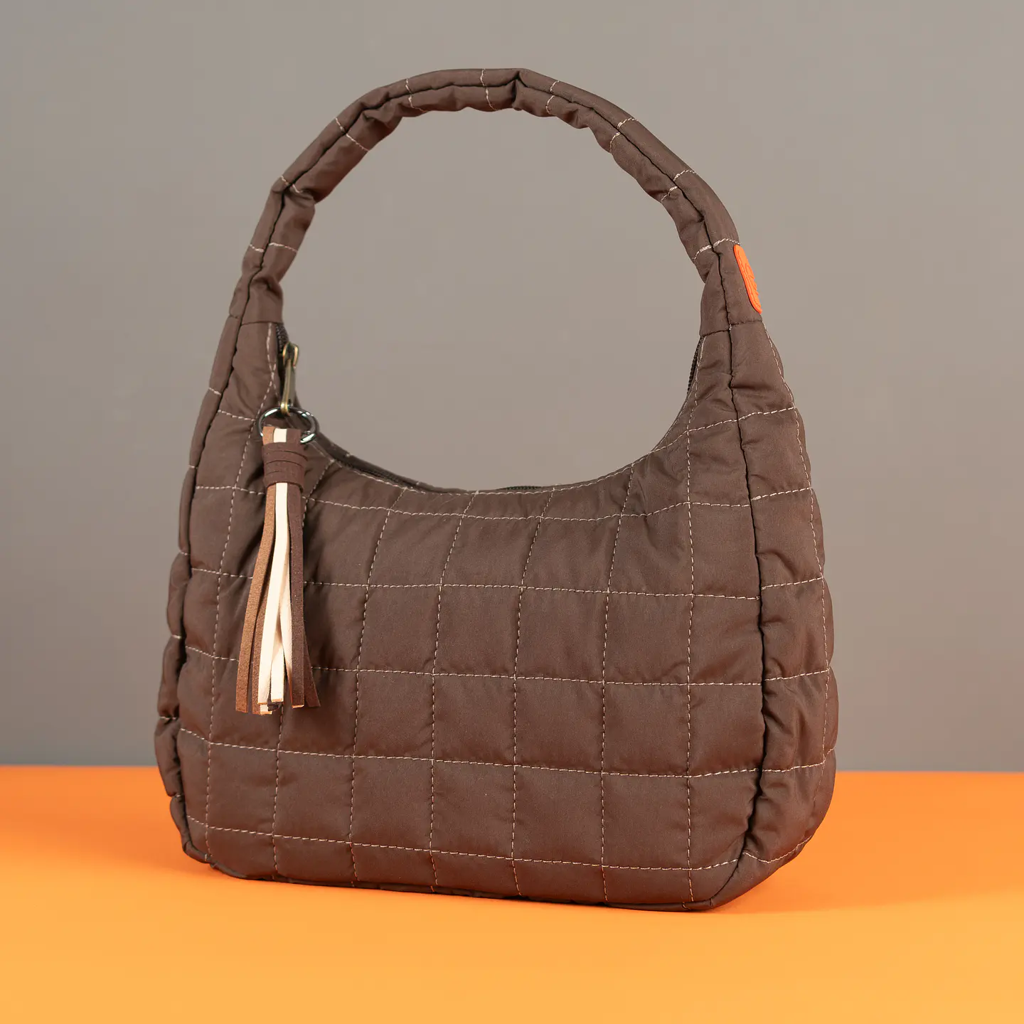 BOLSO HOBE DE HOMBRO M Tela antifluido – chocolate  2