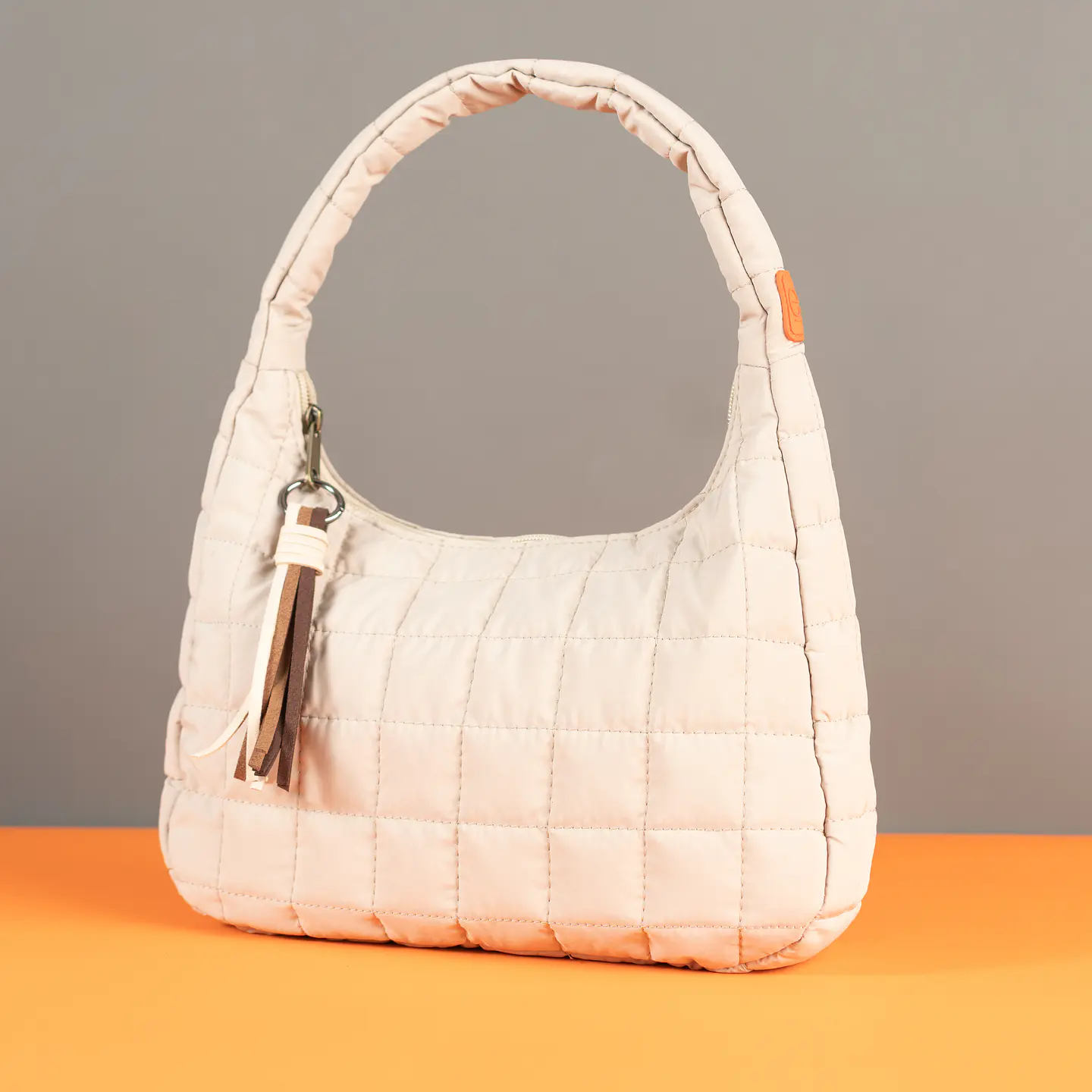 BOLSO HOBE DE HOMBRO M Tela antifluido – biege 2