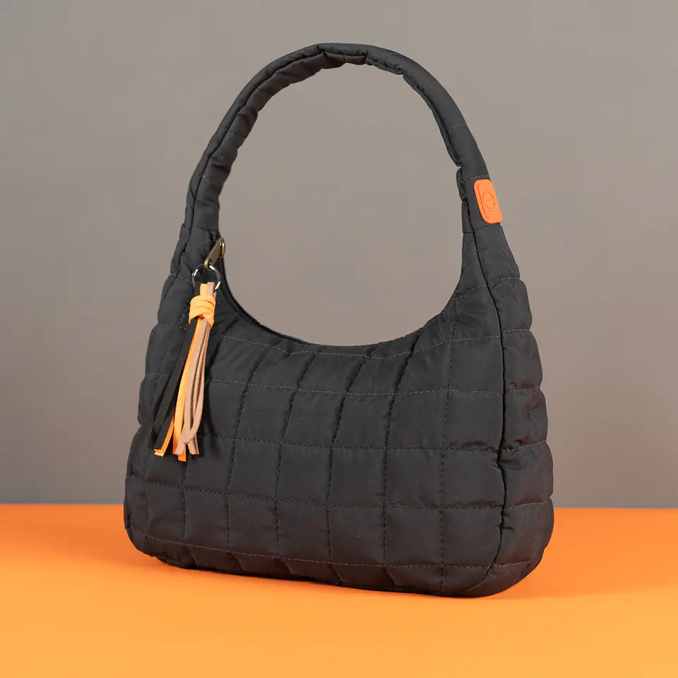 BOLSO HOBE DE HOMBRO M Tela antifluido – negro  1