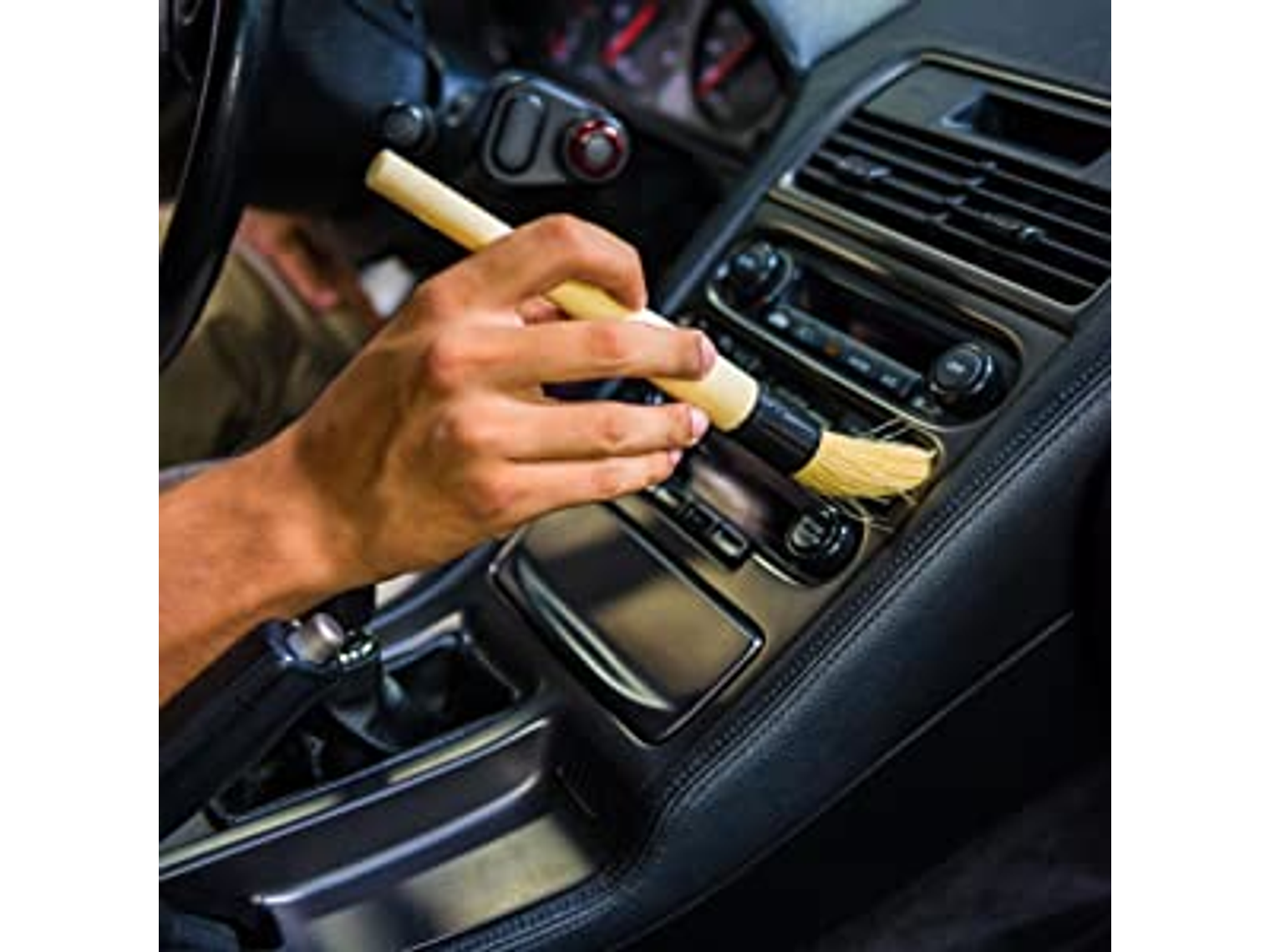 BOAR’S HAIR DETAIL BRUSH 2