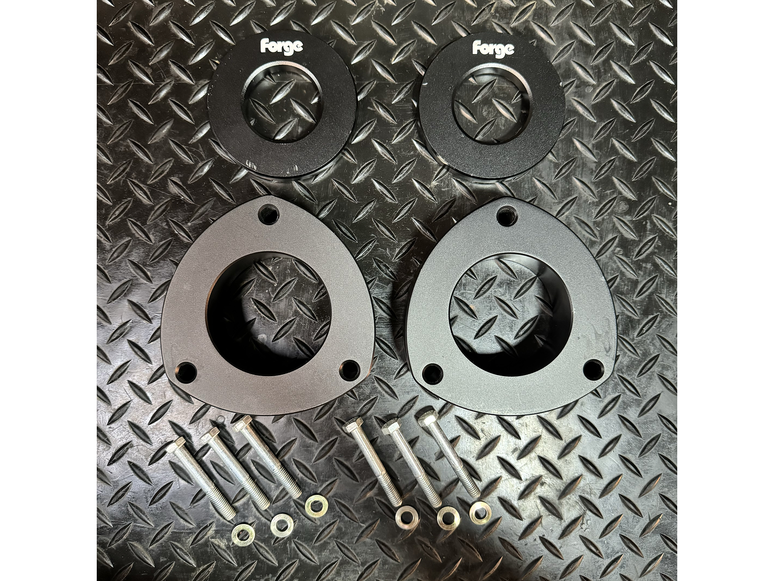 Forge Motorsport VW Alltrack/Tiguan Leveling Lift Kit 1