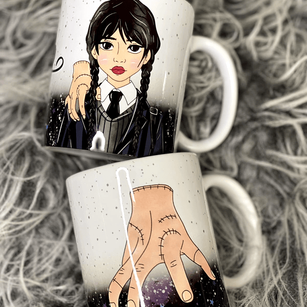 Arte para Caneca Alfabeto Mãozinha Wandinha Jenna Ortega em Jpg 8