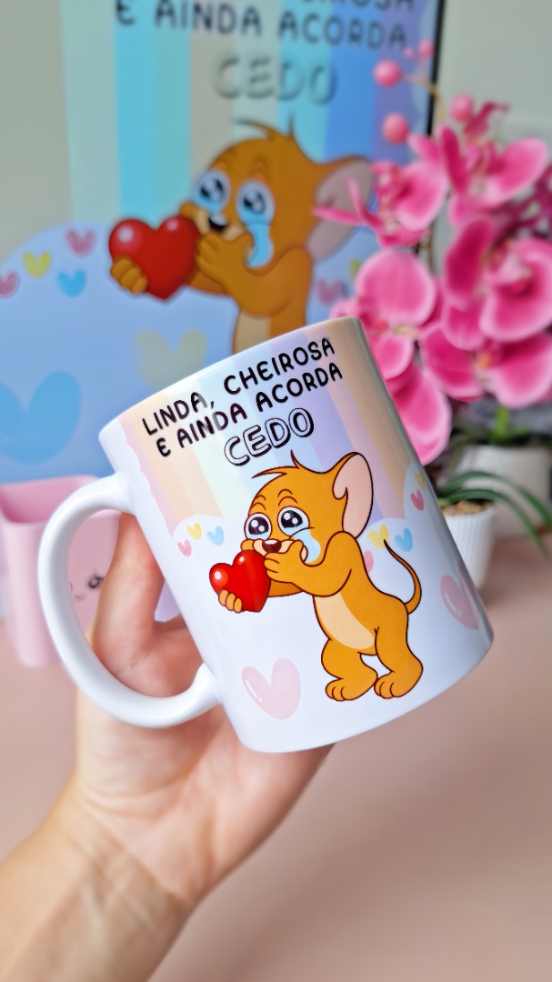 Artes para Caneca Linda, cheirosa e ainda acorda cedo em Png 1