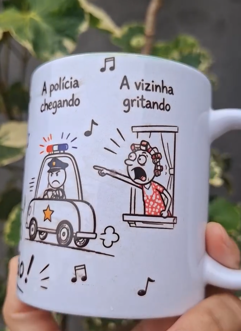 Arte Caneca Lá vai o louco, pulando o muro, com buquê de flor na mão, cachorro latindo, au! au! au!, a polícia chegando, a vizinha gritando, pega ladrão! Arquivo em Pdf  5