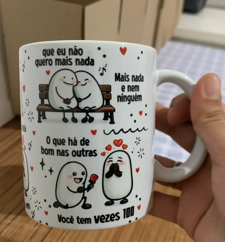 Arte para Caneca Flork Com raiva ou medo, De fogo ou desejo, Suas virtudes, E os seus defeitos, Põe tudo na mala - Musica Vem Pra Minha Vida Henrique & Juliano Arquivo Png  3
