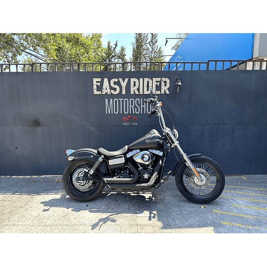 Moto Harley-Davidson FXDB Dyna Street Bob 2013 - Image 2