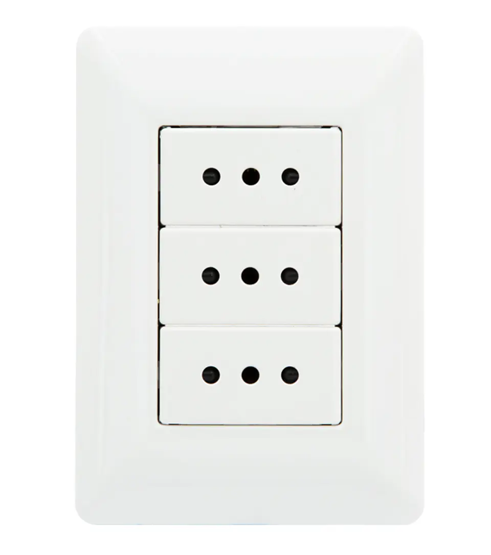 Enchufe para muro triple 250V 10A  1
