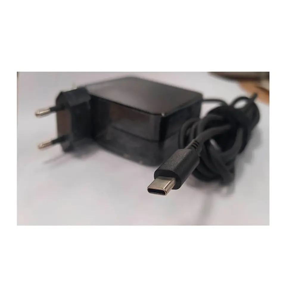 Cargador De Notebook Universal Tipo C De 65w - Utek  2