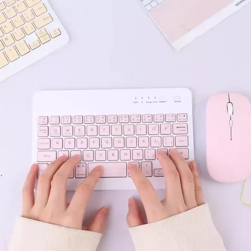 Teclado con mouse bluetooth recargable Rosado 2