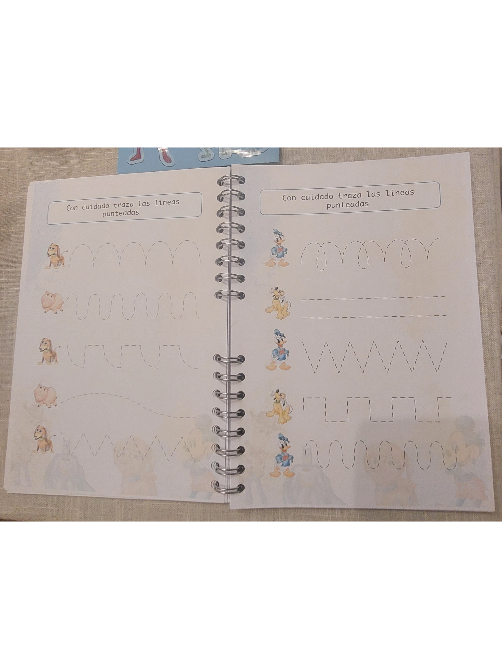 Libro de actividades Disney 4