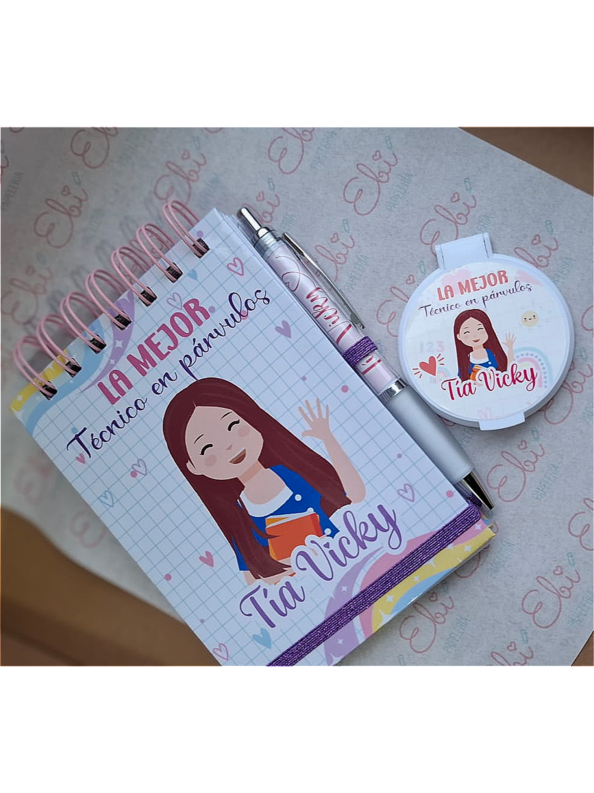 Caja de regalo Técnico en párvulos. Libreta, Lápiz y espejo personalizado 1