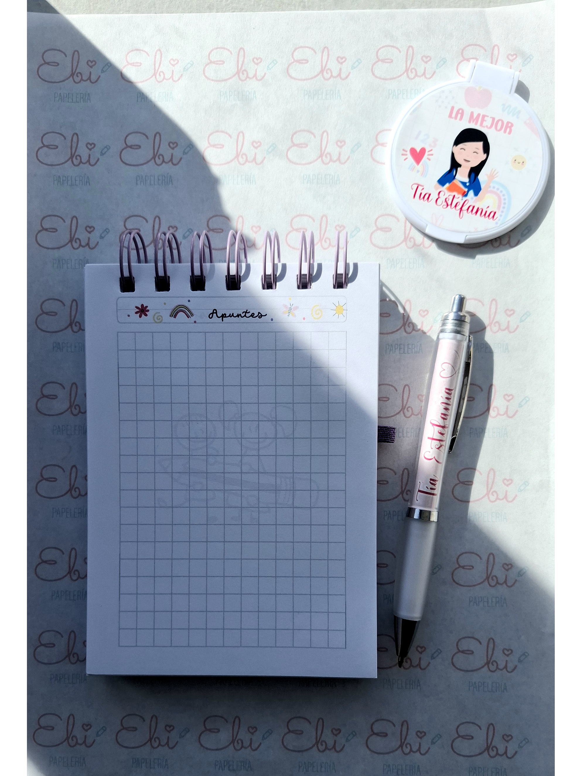 Caja de regalo Técnico en párvulos. Libreta, Lápiz y espejo personalizado 3