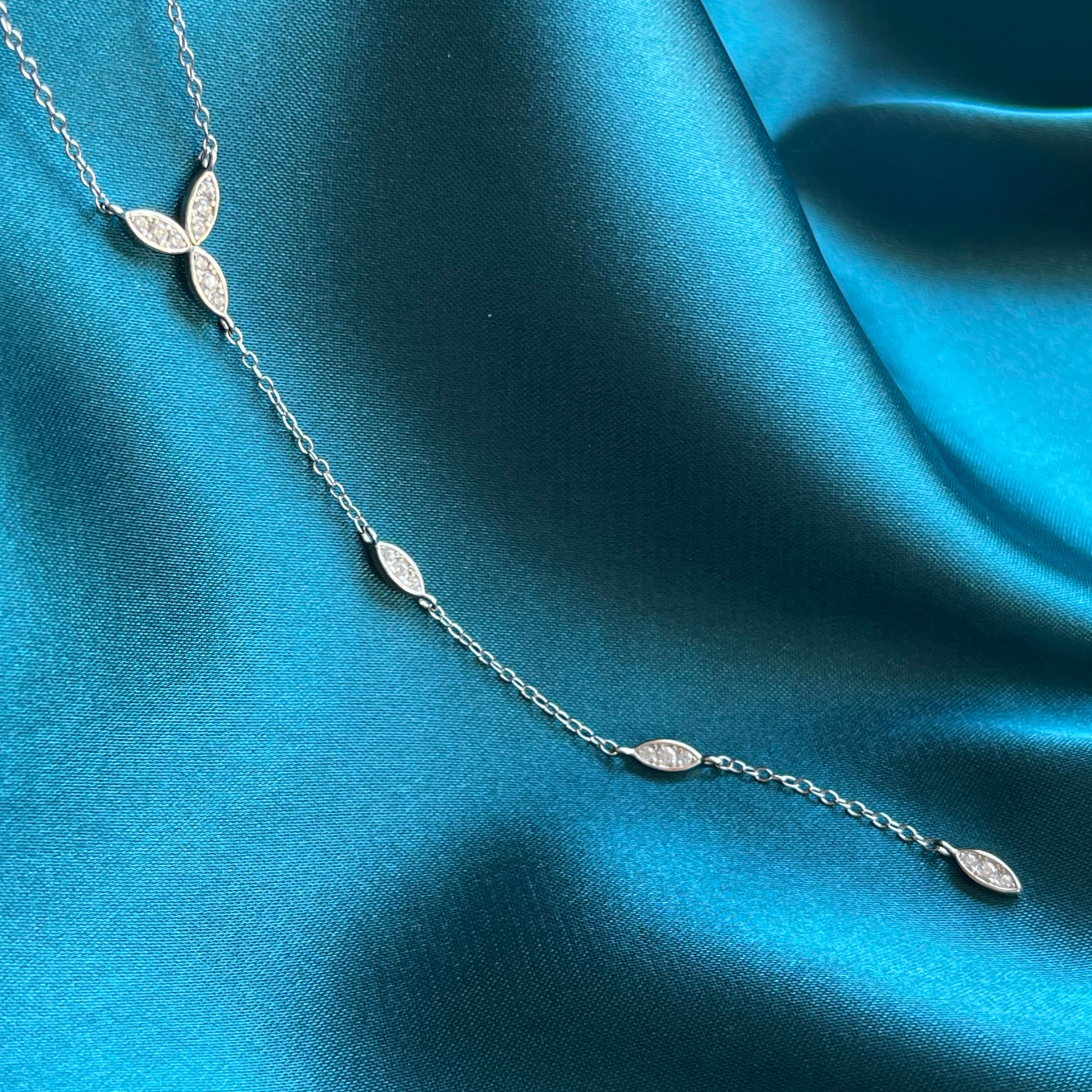 Collar Circulo con Circones Plateado