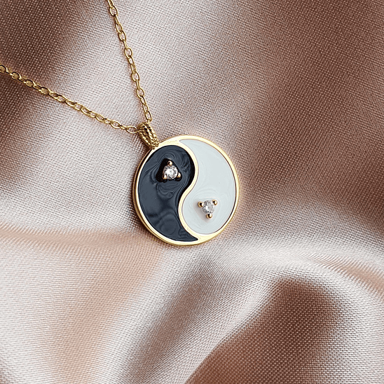 Collar yin yang 4