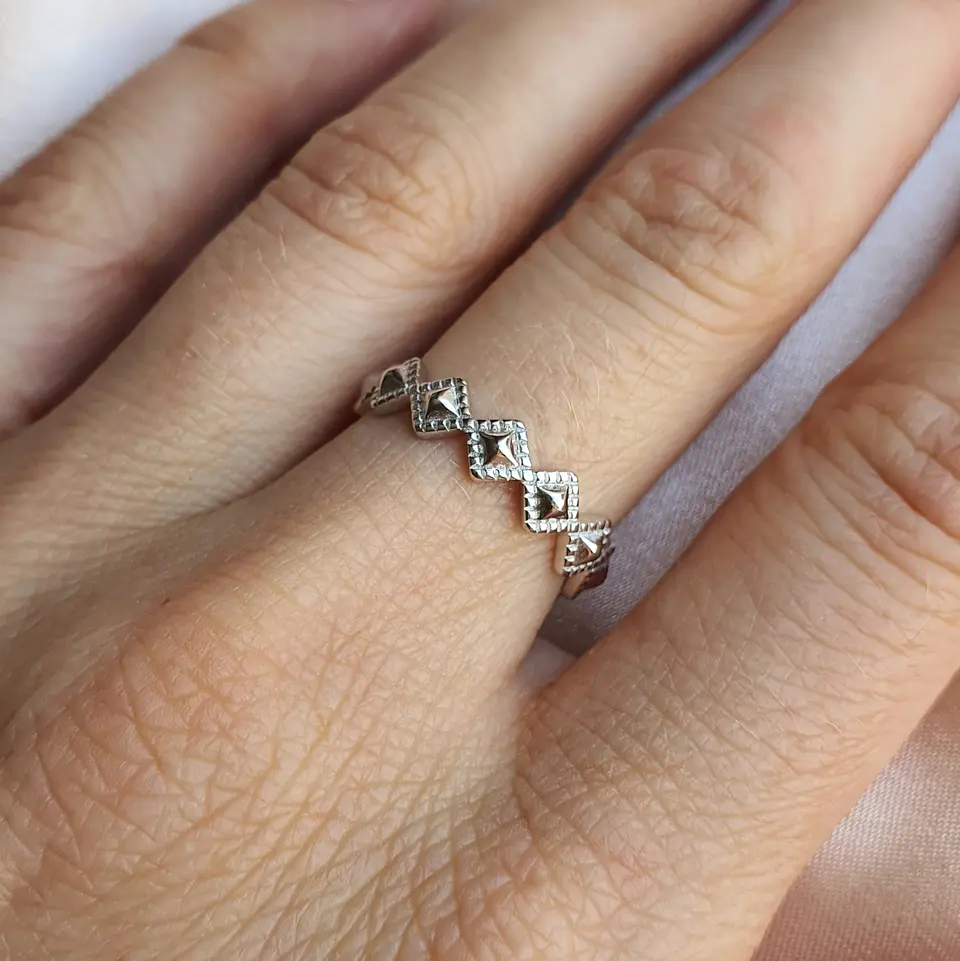 Anillo rombos ajustable 1