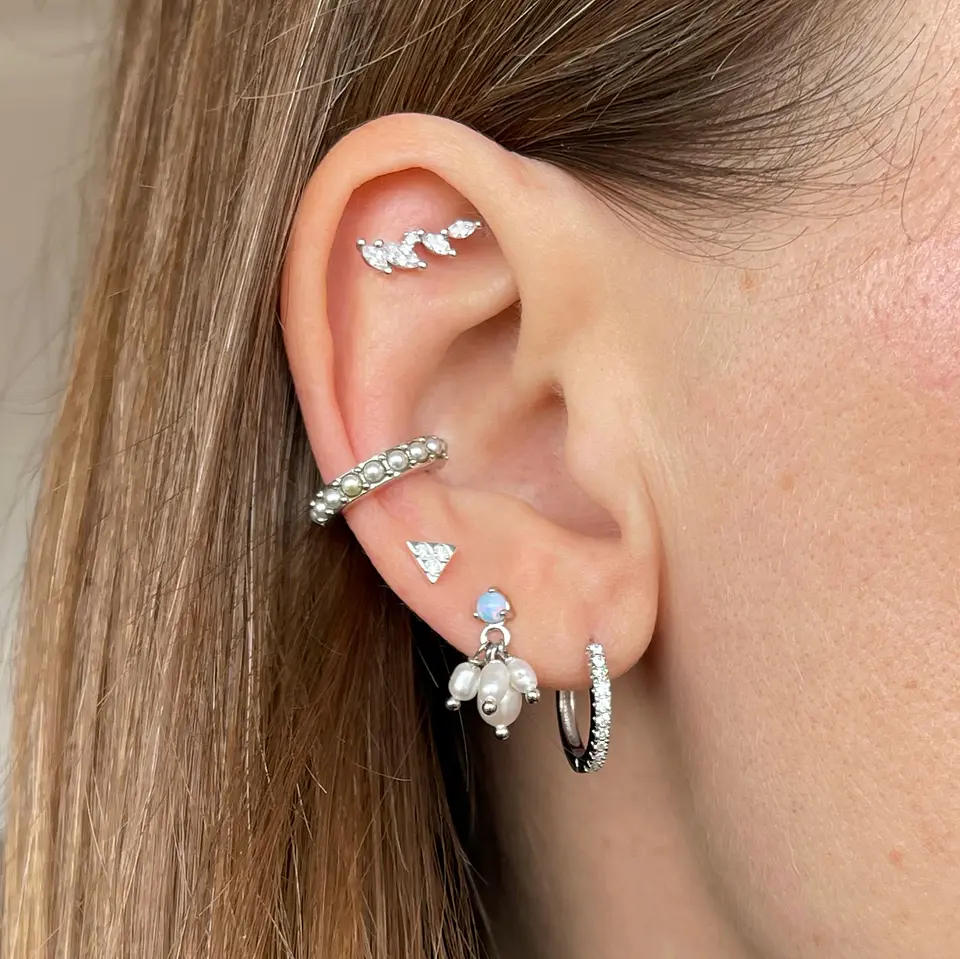 Piercing oreja derecha 4