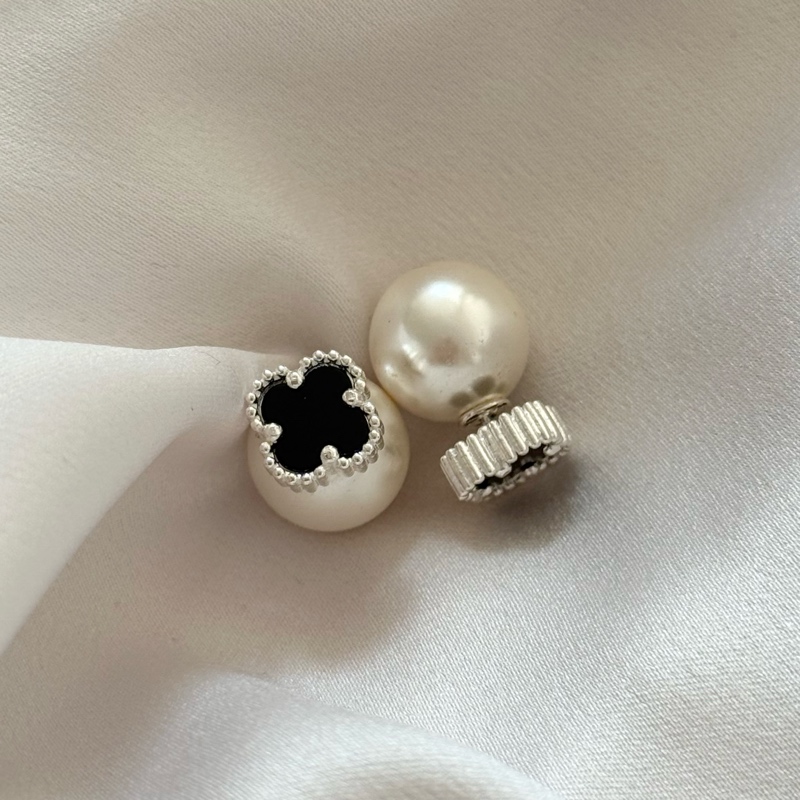 Aros de trébol con perla