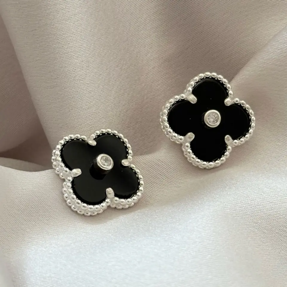 Aros de trébol negro 1