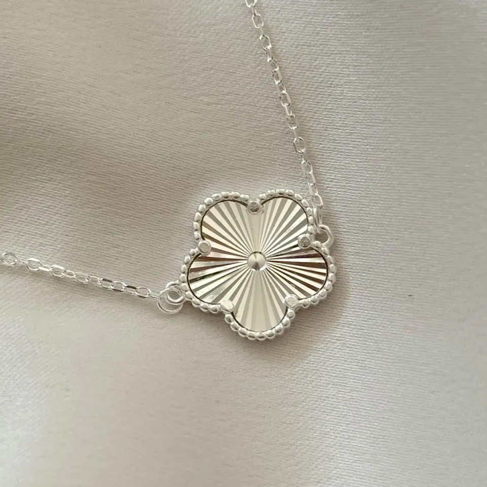 Collar de tréboles facetados 2