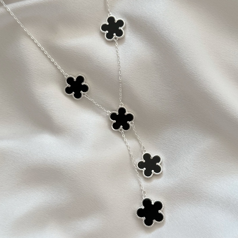 Collar tréboles negros