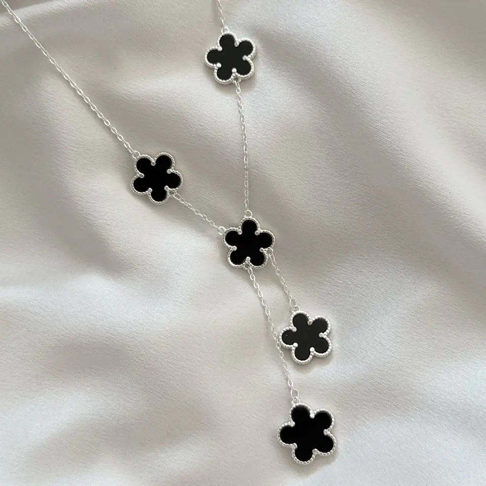 Collar tréboles negros 1